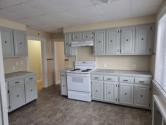 5th image of 58 Stanley Ave #2