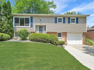 5830 Charles Ln, Oak Forest, IL 60452