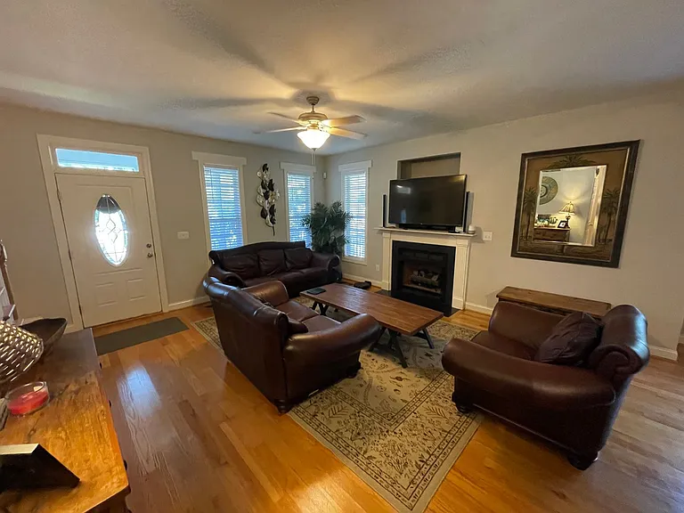 34 Woodbury Ln — Photo 8