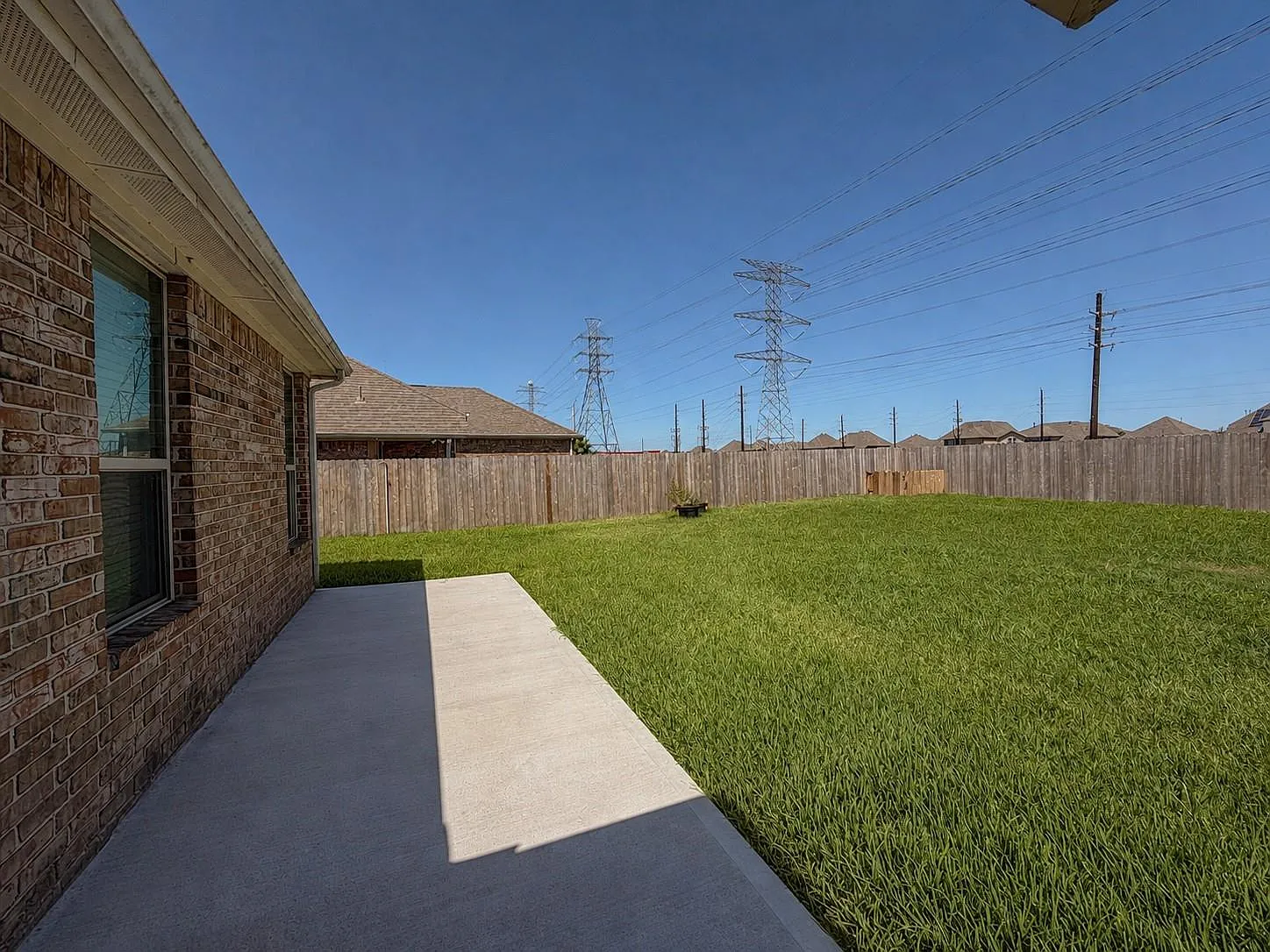 4 bed, 2.5 bath, 2403 sqft, $3,000 — Photo 3