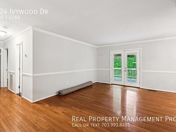 3rd image of 124 Ivywood Dr