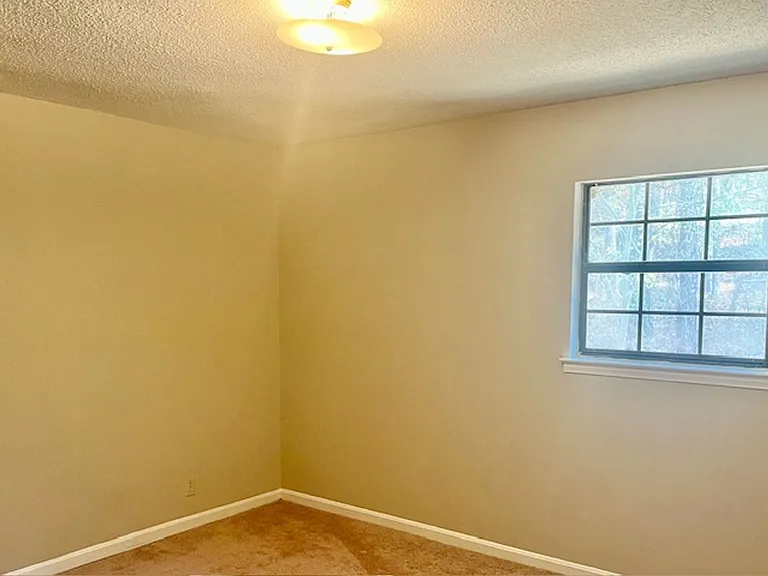 213 Chateau Dr SE — Photo 7