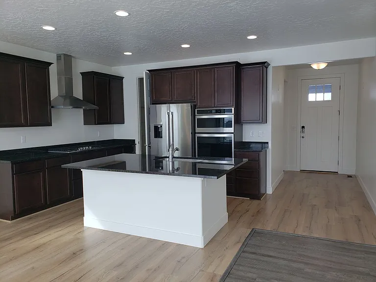 1033 S Vine St — Photo 10
