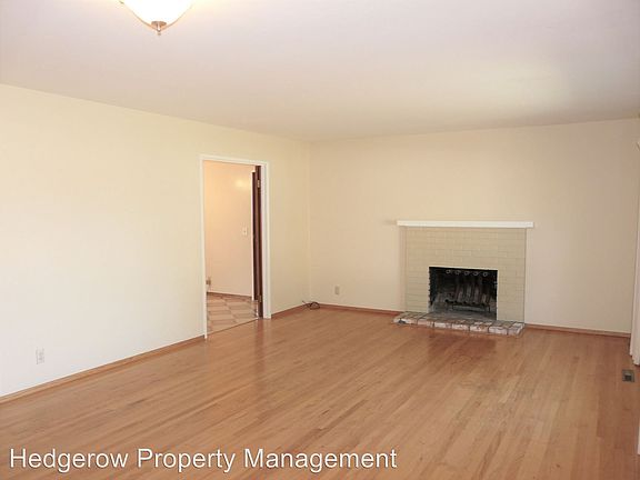 3rd image of 2534 Oakwood Ct