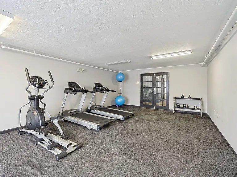 Somerset Place Apartments — Photo 47