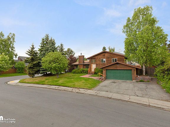 2nd image of 901 Fairwood Dr