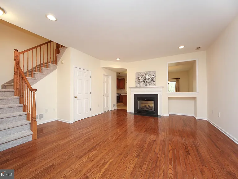 46 Hoover Ave — Photo 5
