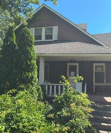 3rd image of 943 Worden Rd