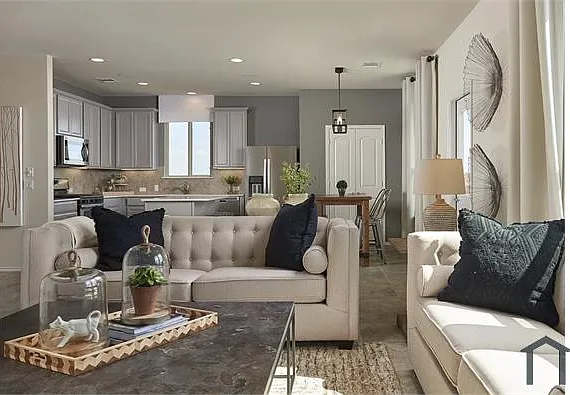 5 bed, 2546 sqft, $3,300 — Photo 2