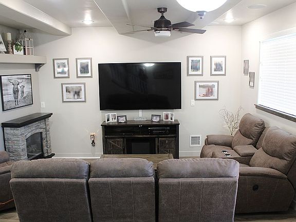 3rd image of 1030 Medallion Cir