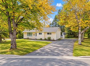 7 Manchester Ct, Fredericton, NB E3B4P2
