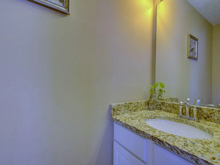 2820 Northcliff Dr — Photo 17