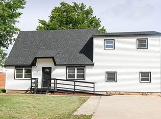 14 Woodland Dr, Augusta, KS 67010