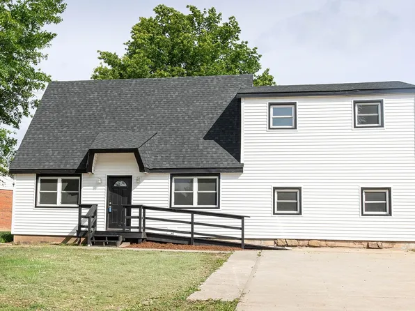 14 Woodland Dr, Augusta, KS 67010