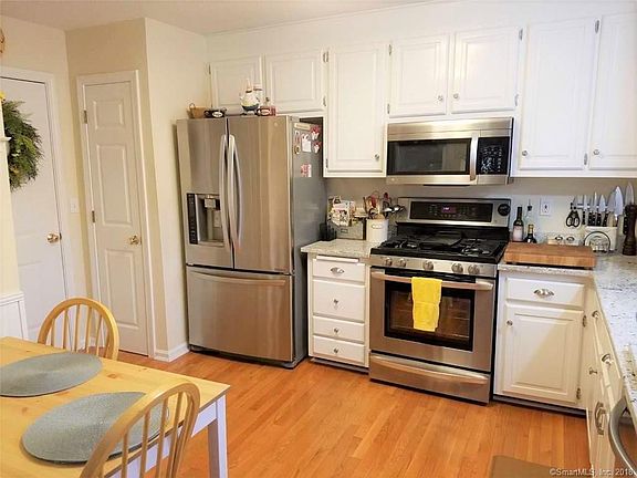 5th image of 8 Brimfield Way #8