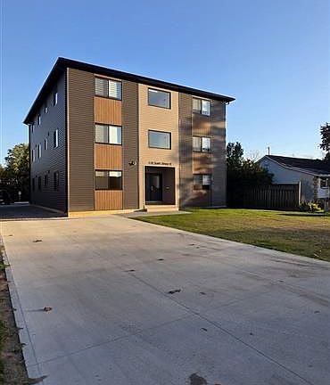 2nd image of 118 Scott St E #4