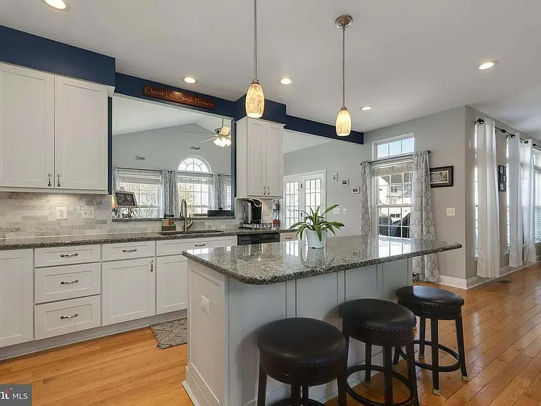 6805 Rathbone Pl — Photo 6