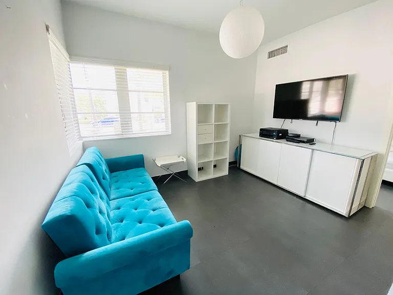1602 Euclid Ave #104 — Photo 2
