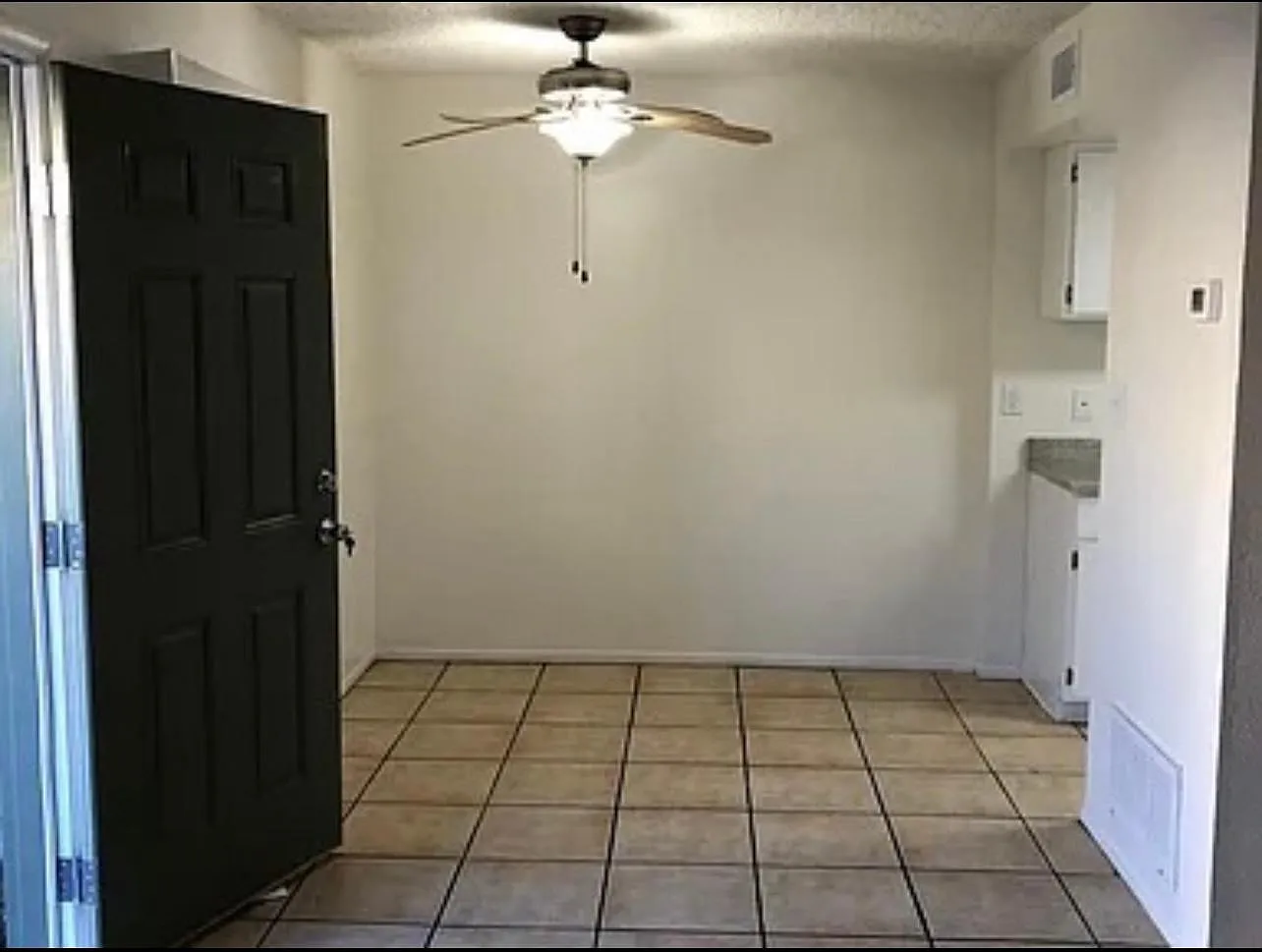 2 bed, 1200 sqft, $1,700 — Photo 4