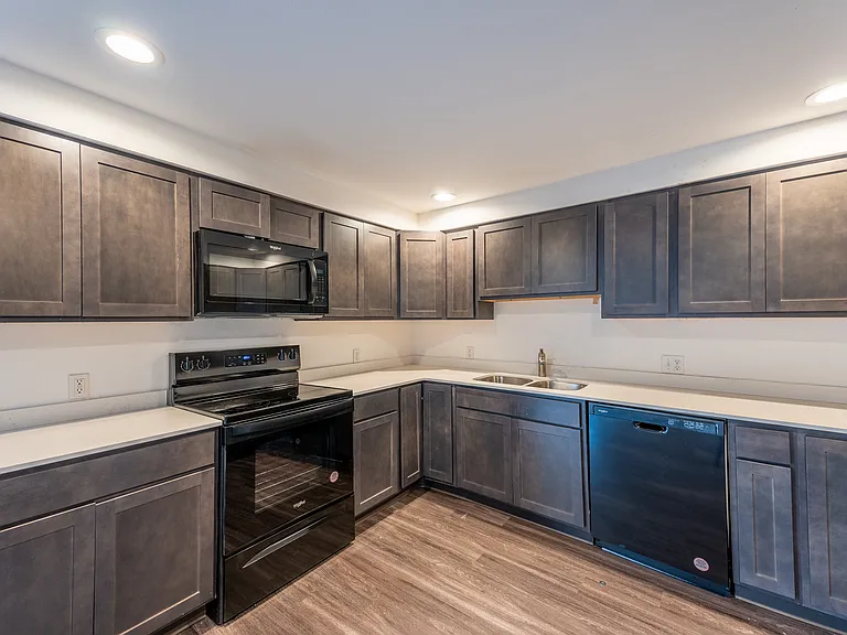 Roland Realty — Photo 15