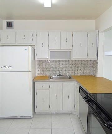 4th image of 100 Bayview Dr APT 330