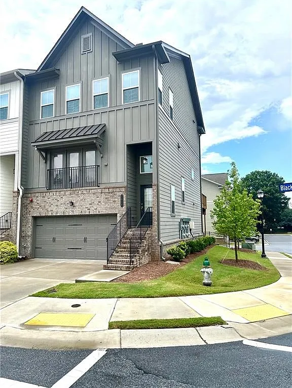 4 bed, 3.5 bath, 2550 sqft, $3,650 — Photo 2