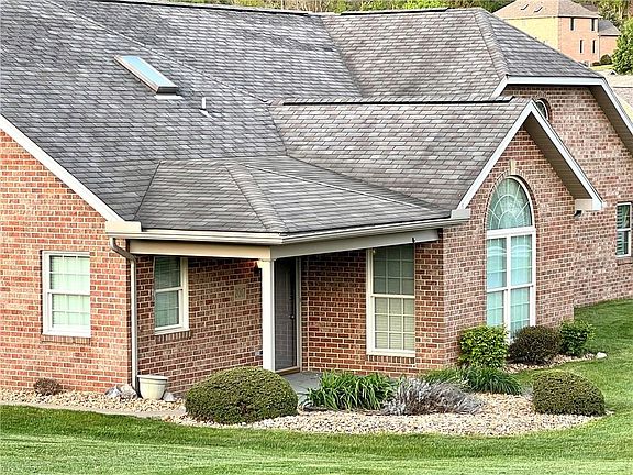2nd image of 2017 Lake View Dr