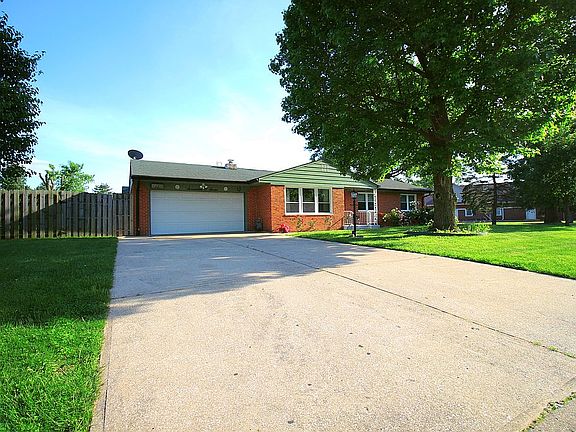 3rd image of 1707 Lilac Dr