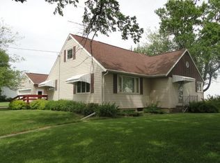 9794 E23 Co Home Rd, Center Junction, IA 52212
