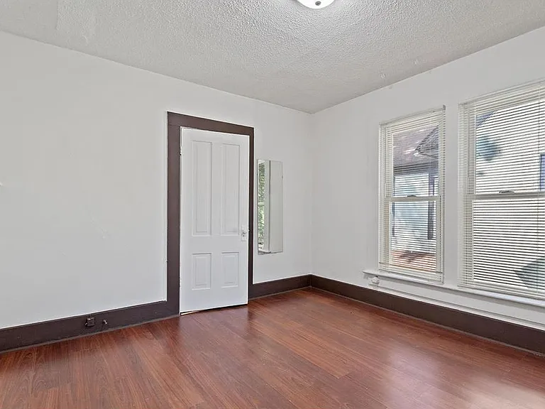 525 8th Ave SE — Photo 11