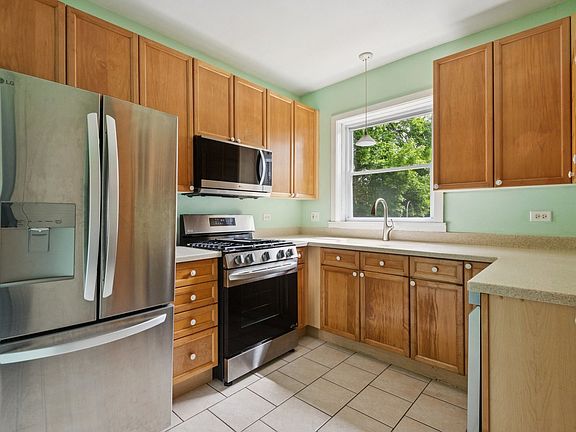 3rd image of 717 Reba Pl APT 2N