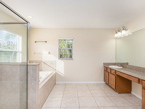 4th image of 18347 Holland House Loop