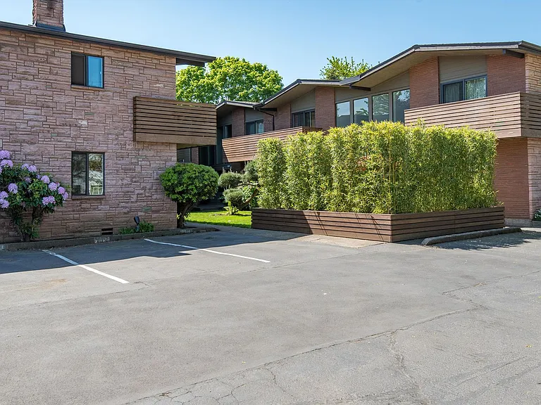 2504 N Rosa Parks Way — Photo 29