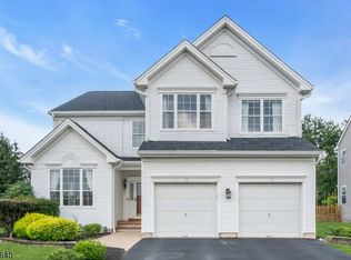 15 Kershaw Ct, Bridgewater, NJ 08807