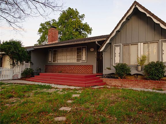 3rd image of 8554 Owensmouth Ave