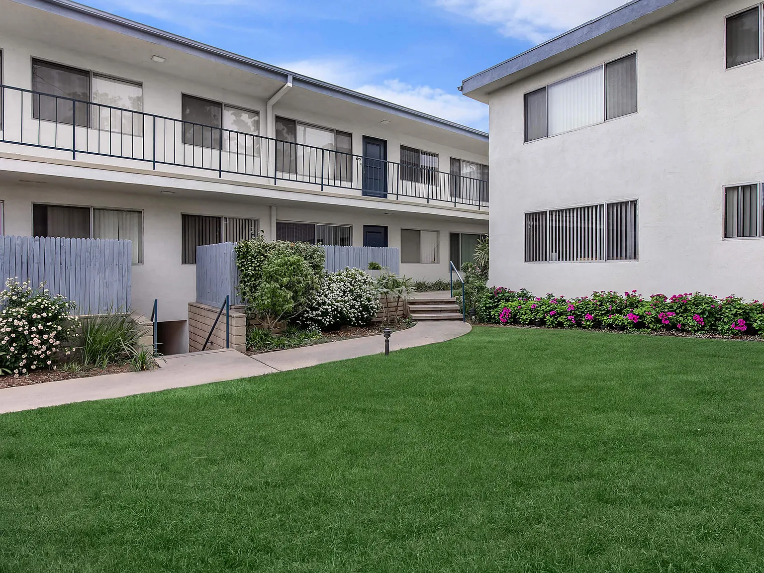 Emerald West Apartments — Photo 2