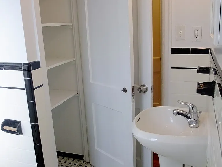 8401 Greenwood Ave — Photo 25