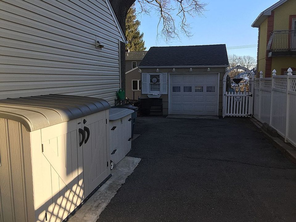 Private driveway & garage