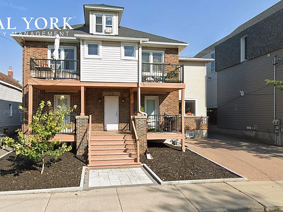 2nd image of 93 Lebreton St N