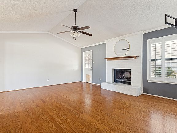 3rd image of 704 Short St