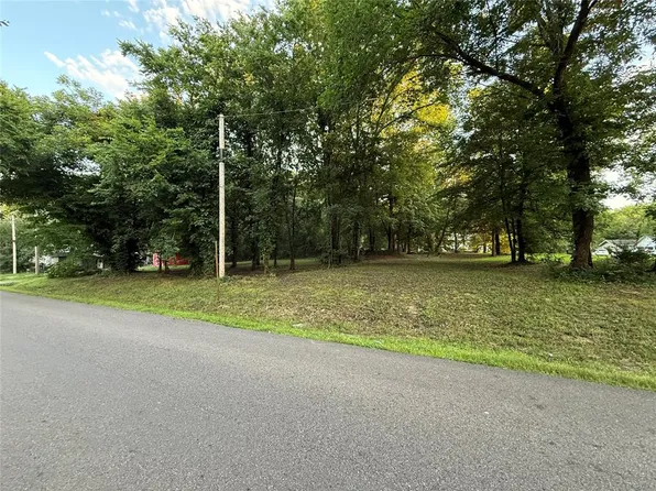 606 Campbell St, Broken Bow, OK 74728