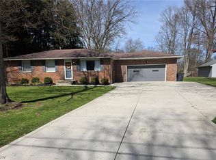 3385 Hemphill Rd, Barberton, OH 44203