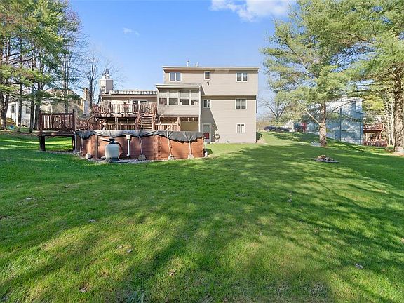 2nd image of 328 Horseshoe Ln