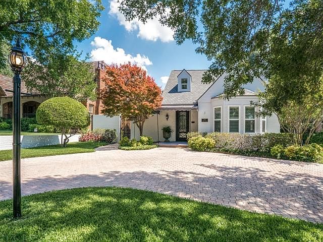 1st image of 3633 Country Club Cir