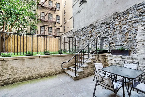 Sold by Compass | media 7