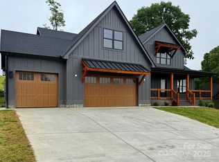 326 Mavrick Dr, Mills River, NC 28759