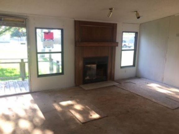 3rd image of 305 Dusty Ln