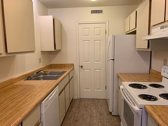 5th image of 1004 E Goodwin St APT 6