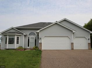 11878 Marigold Cir, Lindstrom, MN 55045