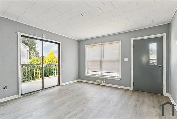 3 bed, $1,300 — Photo 2
